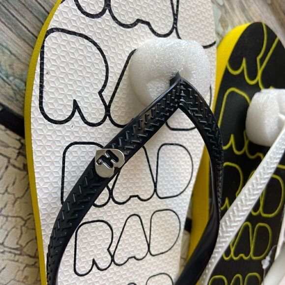 Harajuku Lovers by Gwen Stefani RAD Flip Flops - Picture 3 of 4